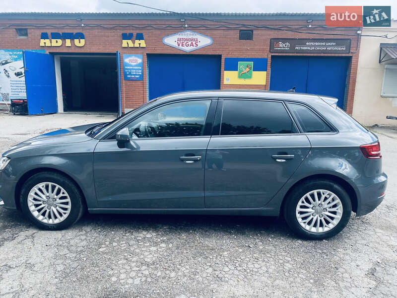 Хетчбек Audi A3 Sportback 2019 в Харкові