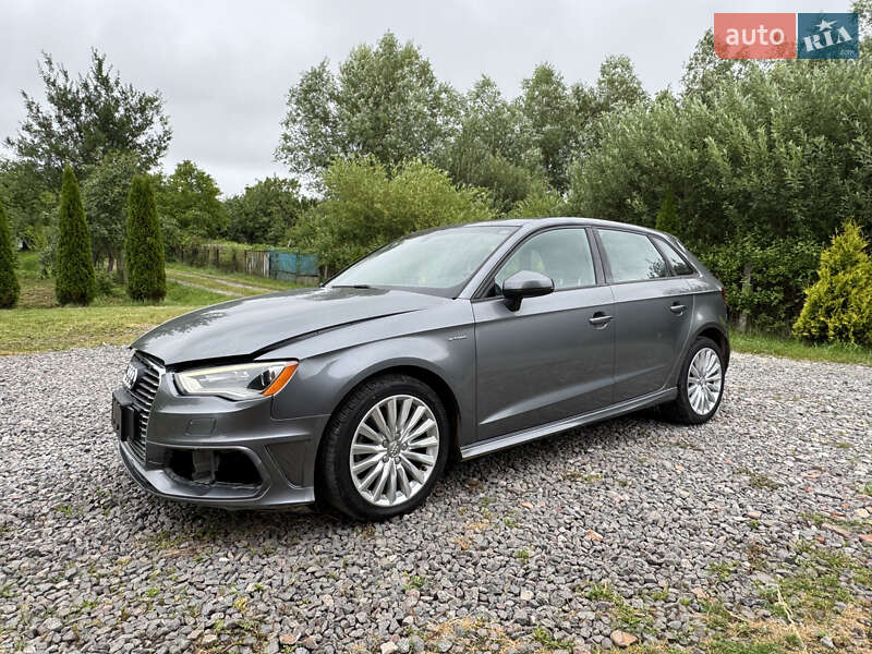 Хэтчбек Audi A3 Sportback 2015 в Яворове