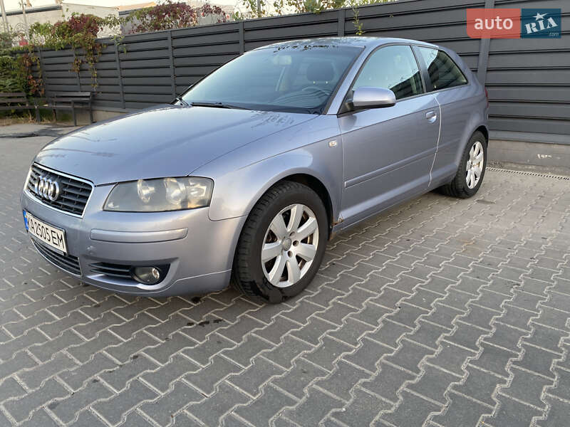 Хэтчбек Audi A3 Sportback 2004 в Вишневом