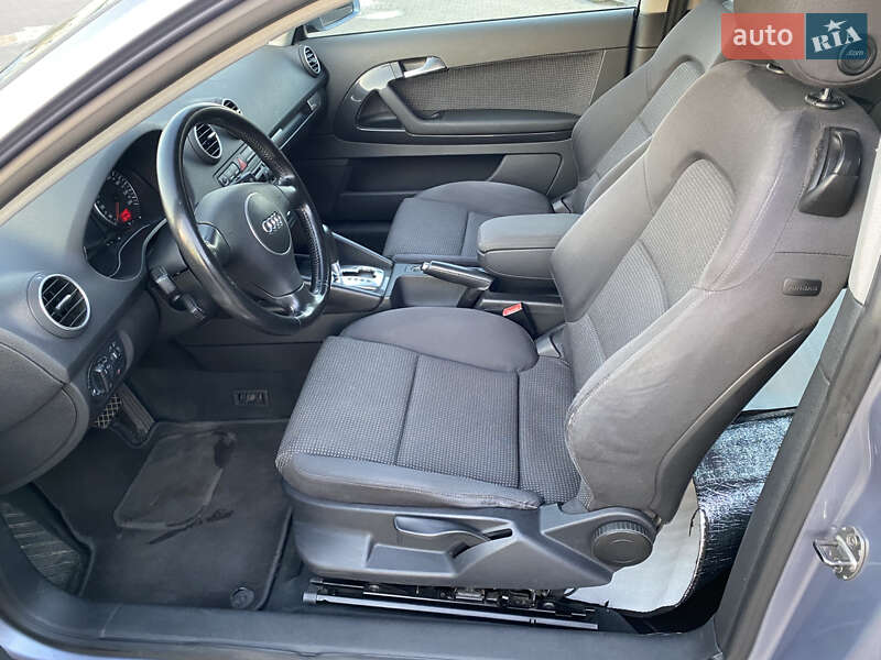 Хэтчбек Audi A3 Sportback 2004 в Вишневом