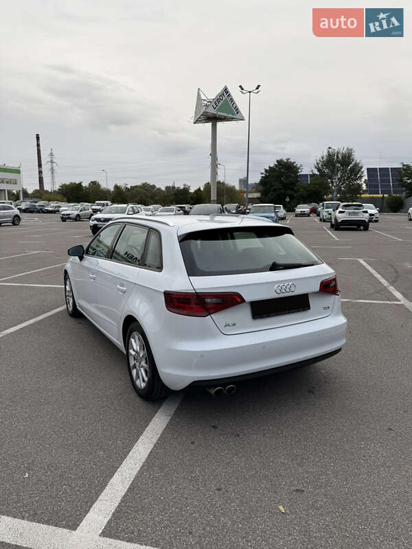 Хэтчбек Audi A3 Sportback 2016 в Киеве