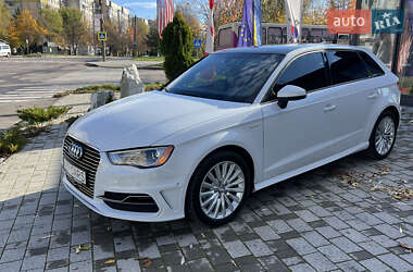Хетчбек Audi A3 Sportback 2016 в  фото 3 Хетчбек Audi A3 Sportback 2016 в