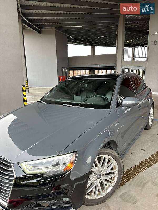 Хэтчбек Audi A3 Sportback 2018 в Харькове