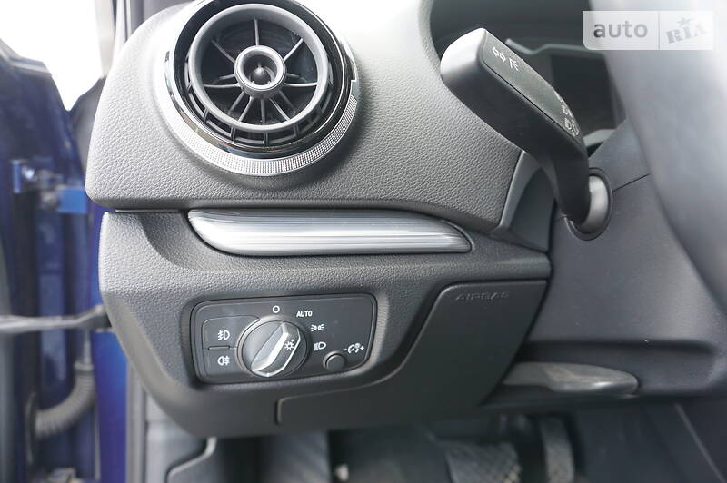 Хетчбек Audi A3 2016 в Чернівцях