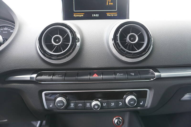 Хетчбек Audi A3 2016 в Чернівцях