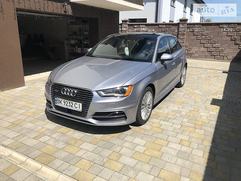 Хэтчбек Audi A3 2015 в Ровно