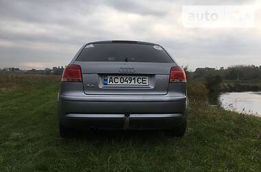 Хэтчбек Audi A3 2004 в 