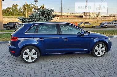 Хэтчбек Audi A3 2014 в 