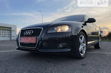 Хэтчбек Audi A3 2010 в 