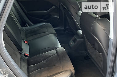 Хэтчбек Audi A3 2016 в 