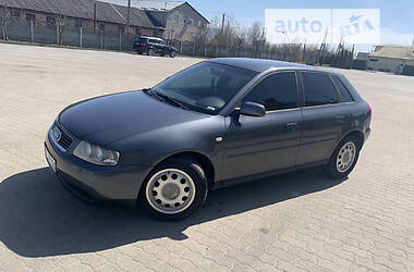Хэтчбек Audi A3 2002 в 