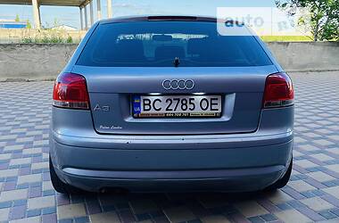 Хэтчбек Audi A3 2003 в 