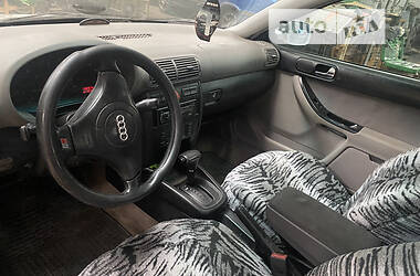 Хэтчбек Audi A3 1998 в 