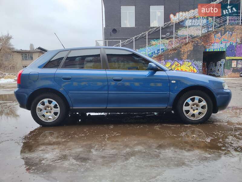 Хэтчбек Audi A3 2001 в Ахтырке