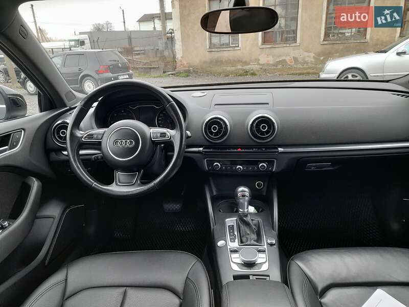 Седан Audi A3 2014 в Чернівцях