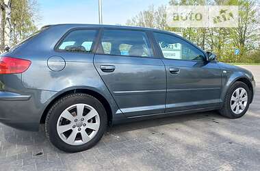 Хэтчбек Audi A3 2004 в 