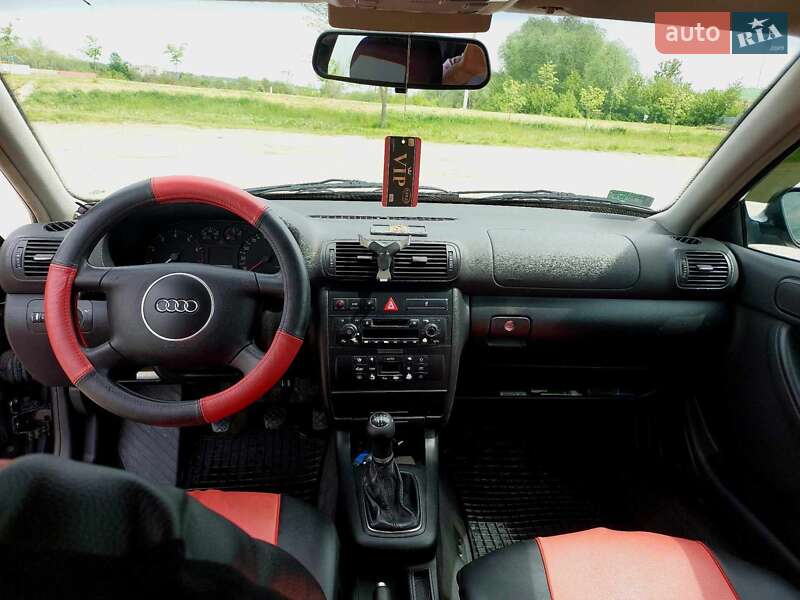 Хэтчбек Audi A3 2002 в 