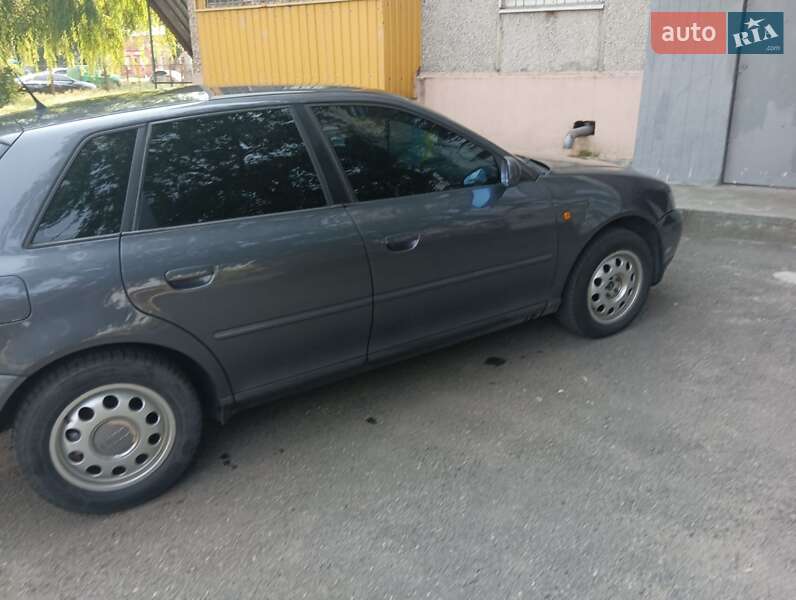 Хэтчбек Audi A3 2000 в Александрие