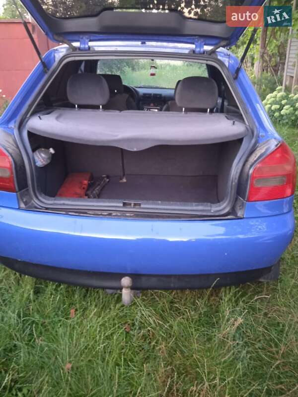 Хэтчбек Audi A3 1997 в Раздельной