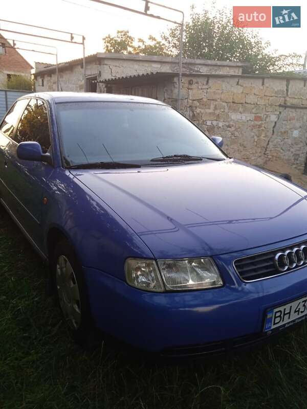 Хэтчбек Audi A3 1997 в Раздельной