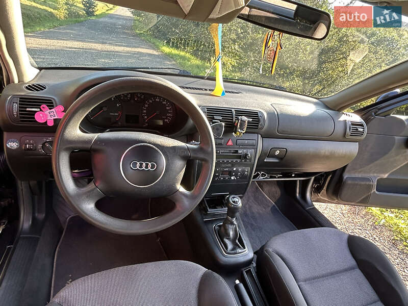 Хэтчбек Audi A3 2003 в Болехове