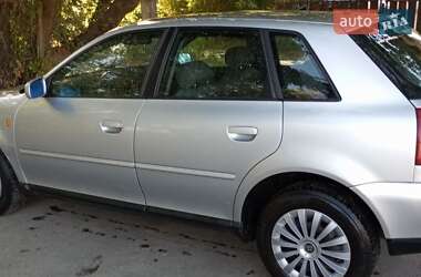 Хэтчбек Audi A3 2000 в 