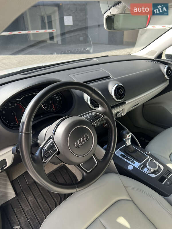 Седан Audi A3 2016 в Киеве
