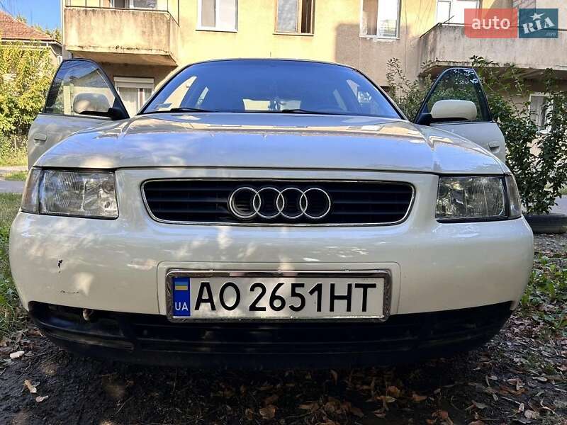 Хэтчбек Audi A3 2000 в Берегово