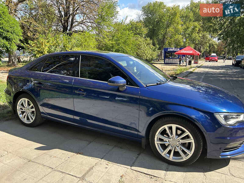 Седан Audi A3 2015 в Запорожье