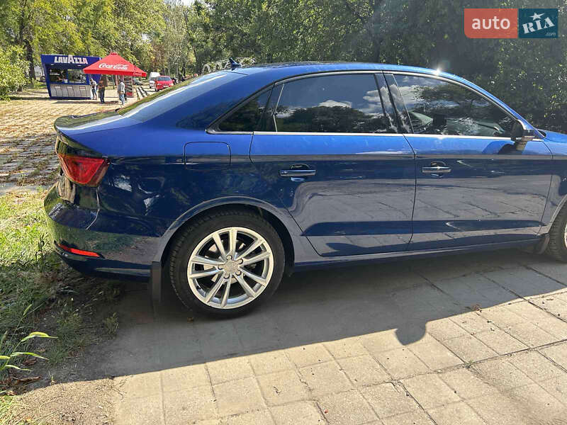 Седан Audi A3 2015 в Запорожье