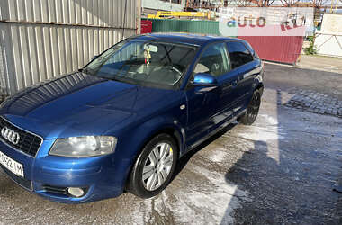 Хэтчбек Audi A3 2003 в 
