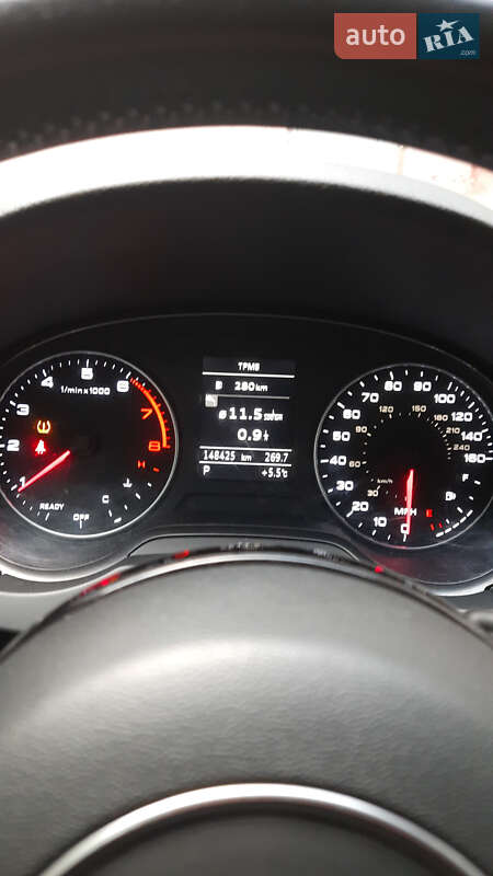 Седан Audi A3 2015 в Ужгороде