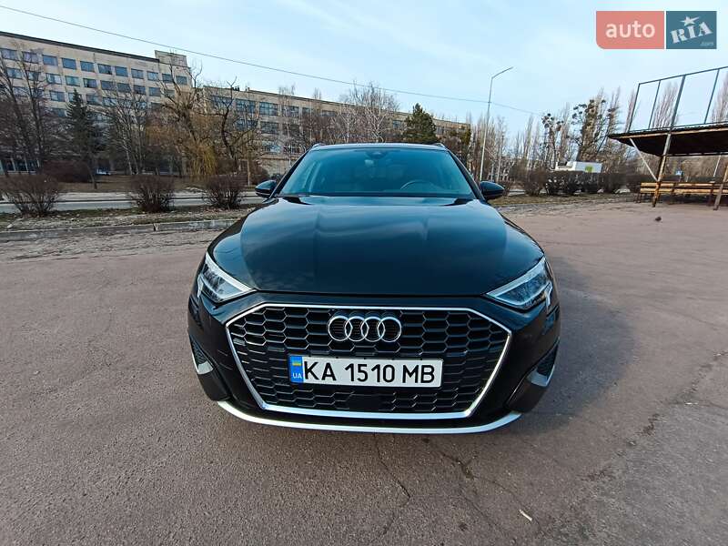 Хэтчбек Audi A3 2021 в Киеве