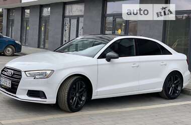 Седан Audi A3 2019 в Сваляве