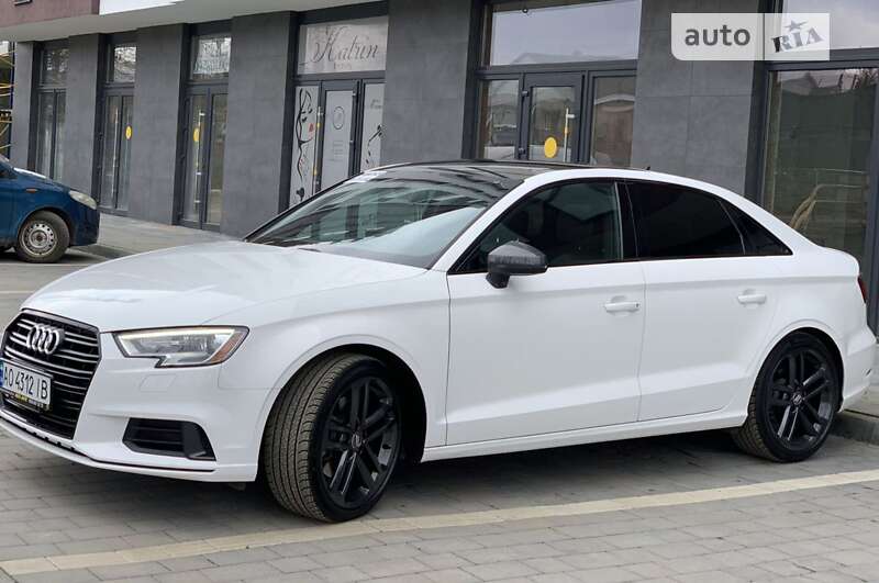 Седан Audi A3 2019 в Сваляве
