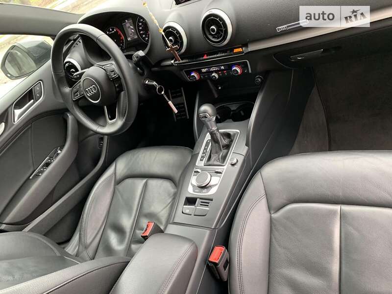 Седан Audi A3 2019 в Сваляве