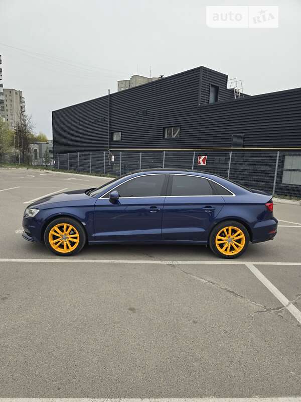 Седан Audi A3 2013 в Львове