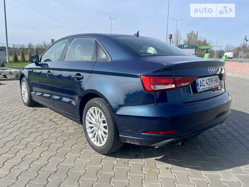 Седан Audi A3 2018 в Луцке
