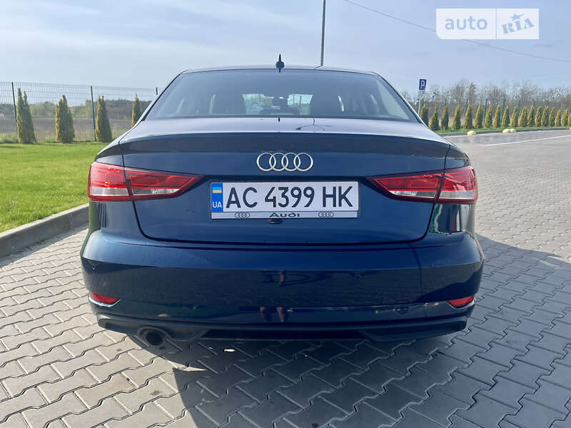 Седан Audi A3 2018 в Луцке