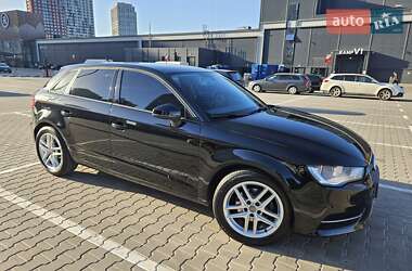 Хэтчбек Audi A3 2014 в 