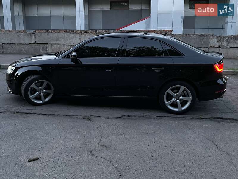 Седан Audi A3 2015 в Кривом Роге