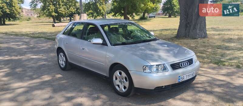 Хетчбек Audi A3 2001 в 