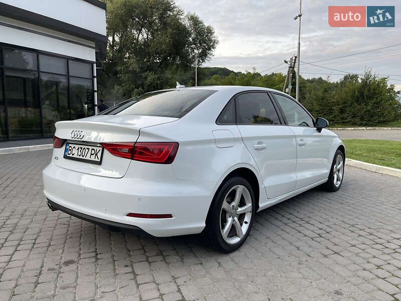 Седан Audi A3 2015 в Львові