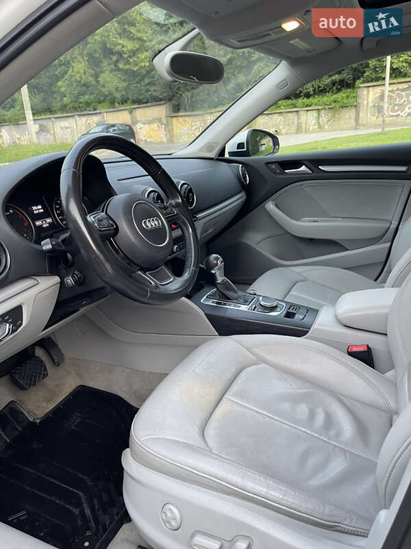 Седан Audi A3 2015 в Львові