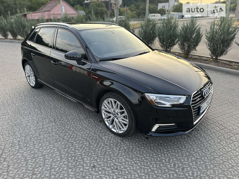 Хэтчбек Audi A3 2017 в Полтаве