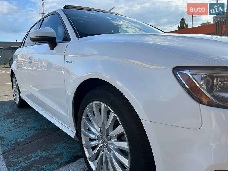 Хэтчбек Audi A3 2016 в Харькове