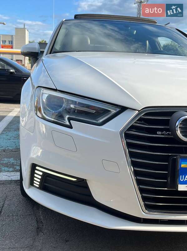 Хэтчбек Audi A3 2016 в Харькове