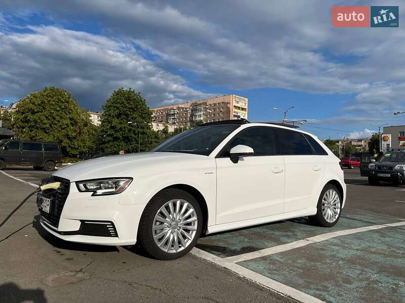 Хэтчбек Audi A3 2016 в Харькове