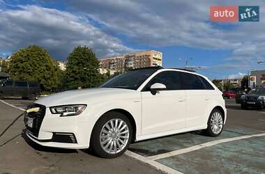 Хэтчбек Audi A3 2016 в 
