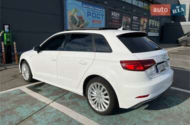 Хэтчбек Audi A3 2016 в 